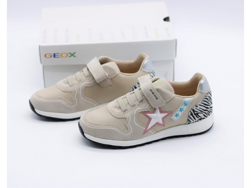 Canciones infantiles directorio Gran universo Comprar Zapatilla deportiva para niña Geox Alben J16AQA color beige.